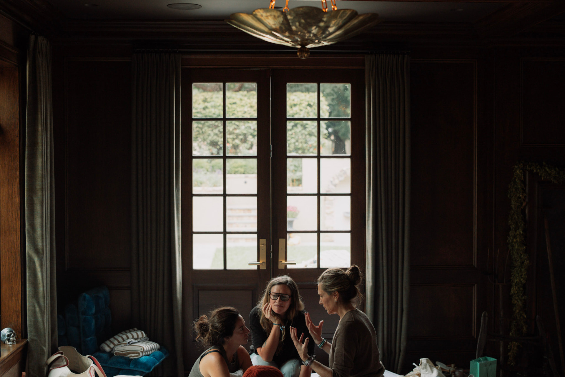 Lindsay in conversation with two women beneath the farmhouse windows